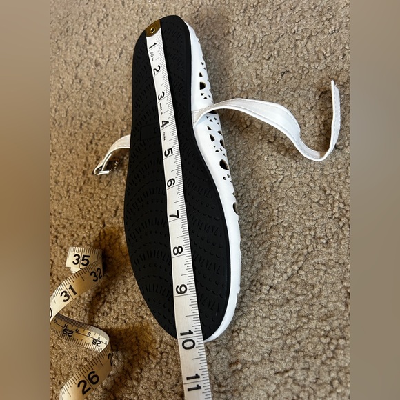 White cutout faux leather Mary Jane ballet flats - Alaia inspired. Metal buckle - Picture 4 of 6